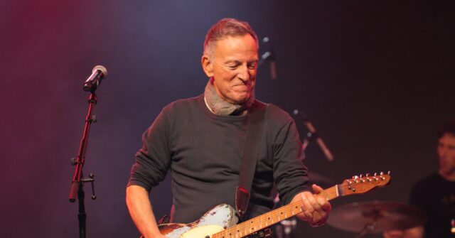 bruce-springsteen-performs-his-anti-ice-song-at-minneapolis-show:-‘sometimes-you-have-to-kick-them-in-the-teeth’