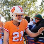 lightning-players-wear-full-padded-bucs-uniforms,-get-baker-mayfield-escort-before-stadium-series-in-tampa