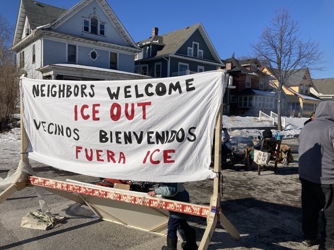 ice-wars:-minneapolis-insurgents-set-up-barricades;-block-cars,-run-license-plates,-check-ids