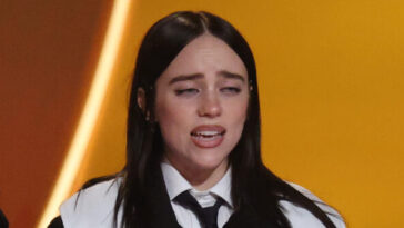 billie-ellis-screams-‘f**k-ice’-at-grammys:-‘no-one-is-illegal-on-stolen-land’