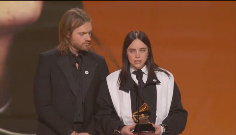 americans-roast-leftist-singer-billie-eilish-and-point-out-an-interesting-fact-after-she-claims-“no-one-is-illegal-on-stolen-land”-(video)