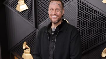 jelly-roll-breaks-rank,-doesn’t-criticize-ice-at-grammys