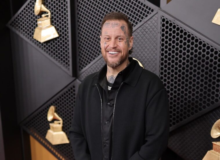 jelly-roll-breaks-rank,-doesn’t-criticize-ice-at-grammys