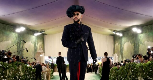 poll:-nfl-players-give-mixed-reviews-on-bad-bunny-halftime-show:-‘it-should-be-an-american’