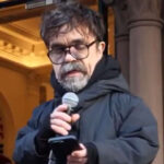 peter-dinklage-receives-little-praise-after-taking-short-time-to-recite-small-poem