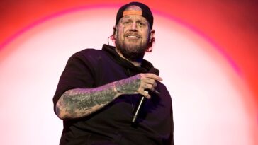 jelly-roll-admits-‘dumb-redneck’-status-when-pushed-on-politics-after-bringing-god-to-grammys-stage