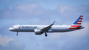 inquiry-begun-after-american-airlines-flight-reports-mysterious-blue-light-while-trying-to-land