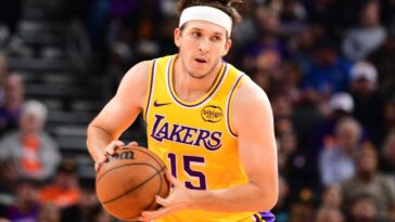 out-since-christmas,-austin-reaves-returns-to-lineup-in-limited-capactity