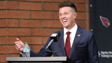 cards’-lafleur-to-call-plays-as-qb-decision-looms