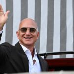 ex-washington-post-staffer-accuses-jeff-bezos-of-trying-to-‘survive’-trump-rather-than-save-paper