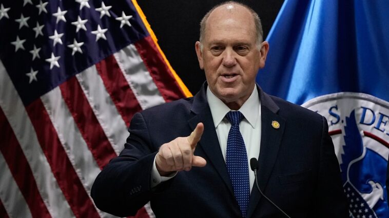 homan-announces-drawdown-of-federal-presence-in-minnesota,-hails-‘unprecedented-cooperation’-from-local-police