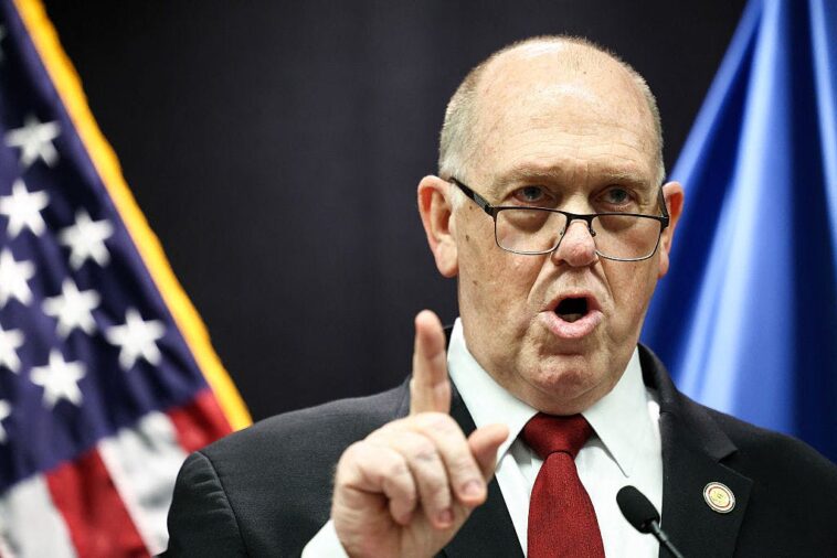 homan-strikes-deal-in-minnesota,-yanks-hundreds-of-immigration-officers