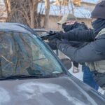 gun-wielding-ice-agents-brush-back-minneapolis-agitators
