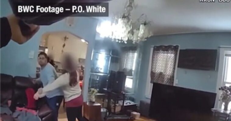 pulse-pounding-body-cam-footage-shows-the-moment-nypd-officer-shoots-knife-wielding-man-in-self-defense-–-nyc-mayor-mamdani-meets-with-perp-and-demands-he-face-no-charges-(video)