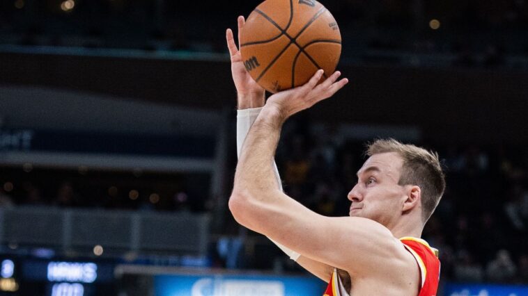 lakers-acquire-kennard-from-hawks,-sources-say