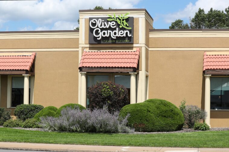 olive-garden-cook-commits-suicide-after-dunking-head-into-searing-hot-deep-fryer:-cops