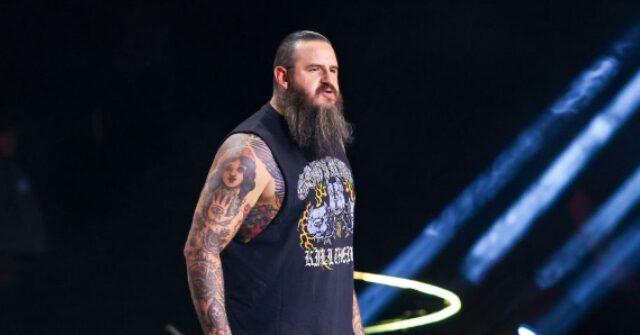 video:-aew-crowd-chants-‘f*ck-ice’-before-main-event