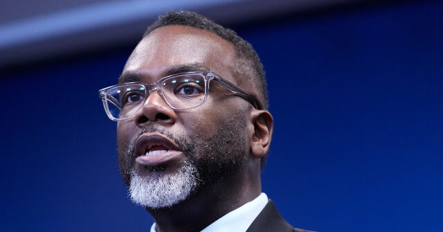 chicago:-armed-people-open-fire-on-family-in-broad-daylight