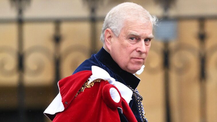 ex-prince-andrew-leaves-royal-mansion-‘in-dead-of-night’-after-compromising-epstein-photos-surface:-expert