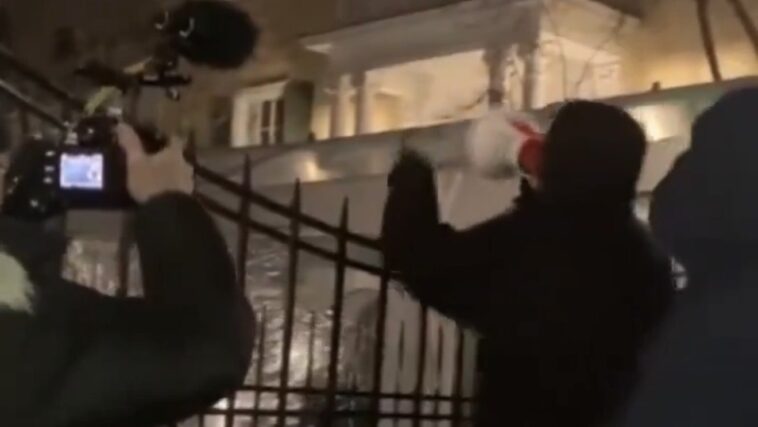 mayor-mamdani-blasted-as-tens-of-thousands-of-new-yorkers-still-have-no-heat-while-garbage-piles-up-around-city