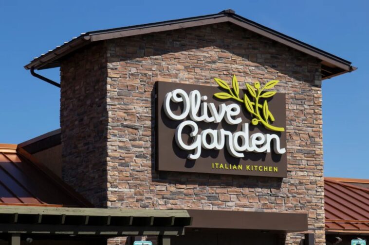 dispatcher-sounds-rattled-in-911-audio-in-horrific-olive-garden-deep-fryer-death:-‘victim-went-head-first’
