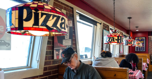 pizza-hut-to-shut-down-250-underperforming-us.-locations