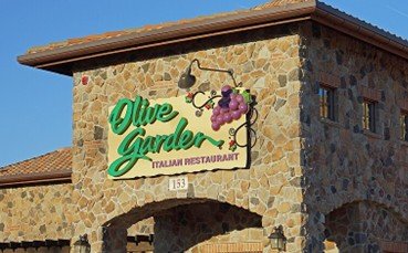 horror:-olive-garden-cook-commits-a-gruesome-suicide-right-in-front-of-panicked-co-workers