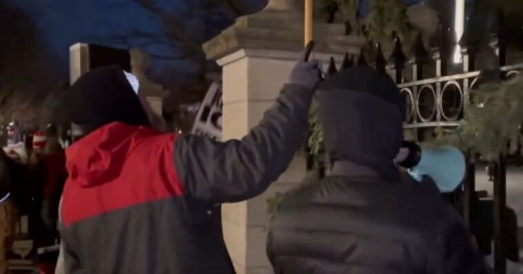 anti-ice-protesters-turn-on-minnesota-gov.-tim-walz,-stage-late-night-noise-demonstration-outside-his-home-(video)