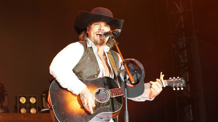 country-star-gavin-adcock-backs-kid-rock’s-patriotic-alternative-to-super-bowl-halftime-show