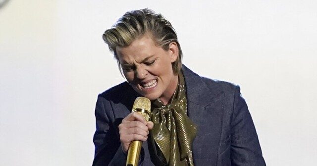 queer-singer-brandi-carlile-donates-$25k-to-her-own-nonprofit-to-help-legal-fund-for-ice-detainees:-‘heartbroken-and-angry-for-minnesota’