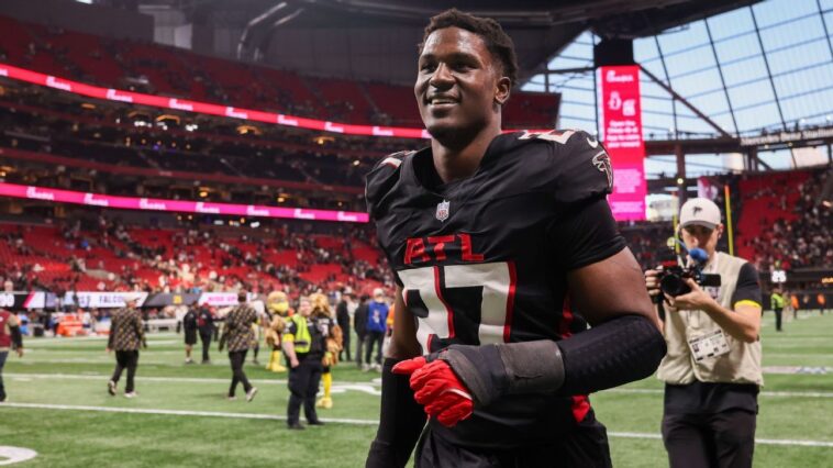 falcons-rookie-pearce-arrested-on-battery-charges