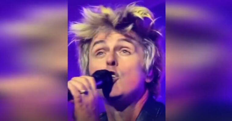 watch:-punk-rock-has-beens-green-day-spew-anti-trump,-anti-ice-vitriol-at-spotify/fanduel-super-bowl-party,-urge-agents-to-quit-their-jobs