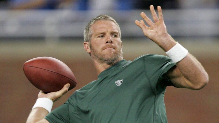 brett-favre-says-he-won’t-watch-bad-bunny-super-bowl-halftime-show,-will-watch-all-american-show-instead