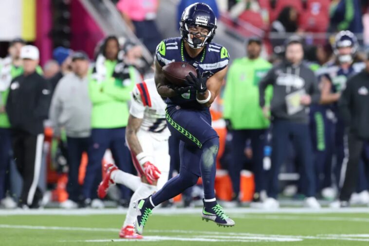 seahawks’-jaxon-smith-njigba-briefly-exits-super-bowl-2026-for-concussion-test