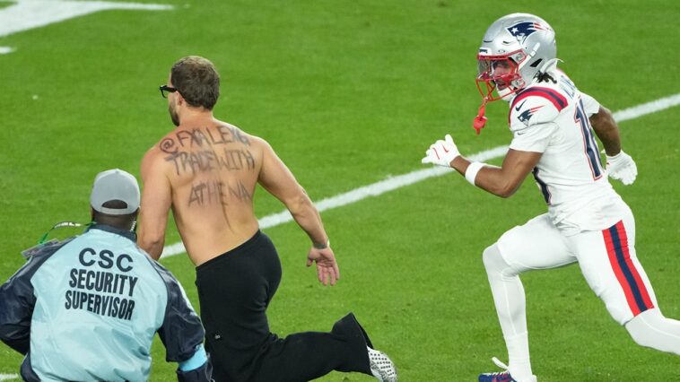 patriots’-kyle-williams-helps-nab-super-bowl-lx-field-invader-during-game