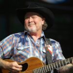 country-star-tracy-lawrence-survived-being-shot-four-times-during-mugging,-says-anger-nearly-wrecked-his-life