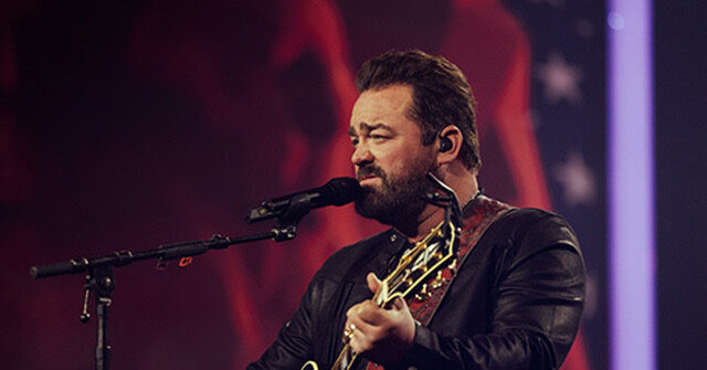 lee-brice-rocks-halftime-performance-with-‘country-nowadays’:-a-stirring-anthem-for-faith,-family,-and-american-freedom