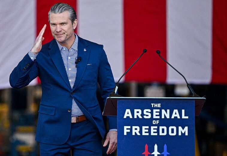 hegseth-swears-in-guard-troops-to-clean-up-dc.-as-‘safe-and-beautiful’-mission-continues