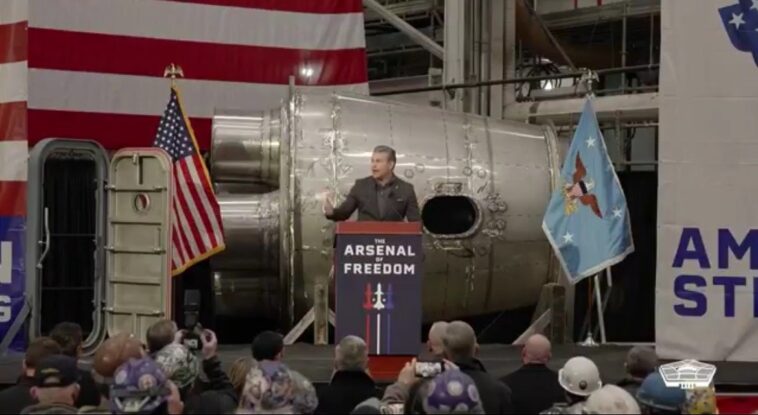“no-more-dudes-in-dresses!”-–-crowd-at-bath-iron-works-shipyard-goes-wild-as-hegseth-delivers-high-energy-speech-(video)