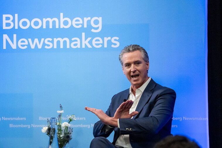 federal-judge-rules-california-can’t-stop-ice-agents-from-wearing-masks