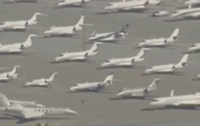 rich-elites-ignored-climate-change-by-flying-hundreds-of-private-jets-to-the-super-bowl-(video)