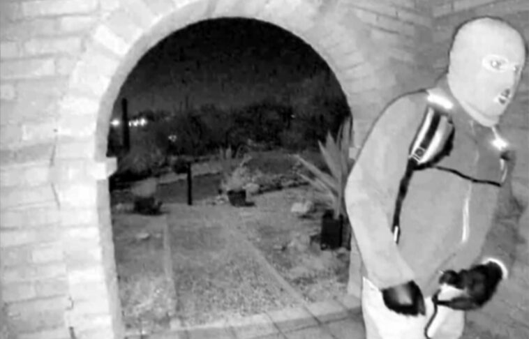 breaking:-fbi-releases-surveillance-photos-–-and-chilling-video-–-of-masked-subject-in-nancy-guthrie-abduction