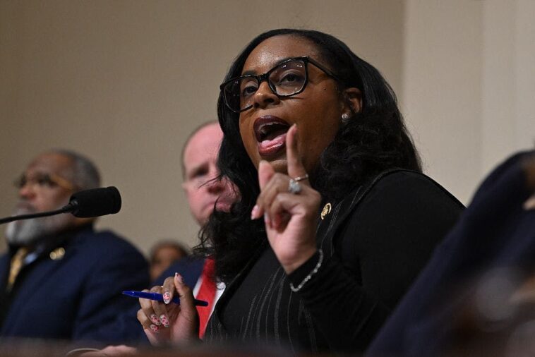 dem-indicted-for-assaulting-federal-officers-asks-acting-ice-director-if-he’ll-‘go-to-hell’