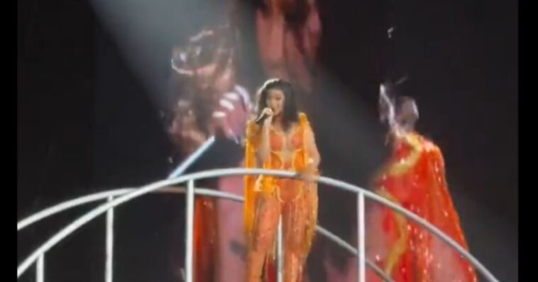 cardi-b-vows-violence-against-immigration-agents-at-california-concert:-‘if-ice-come-in-here-we’re-gonna-jump-they-asses,’-adds,-‘i-got-some-bear-mace-in-the-back’-(video)