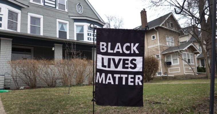 illinois-city-issues-$25,000-in-cash-to-black-residents-for-reparations