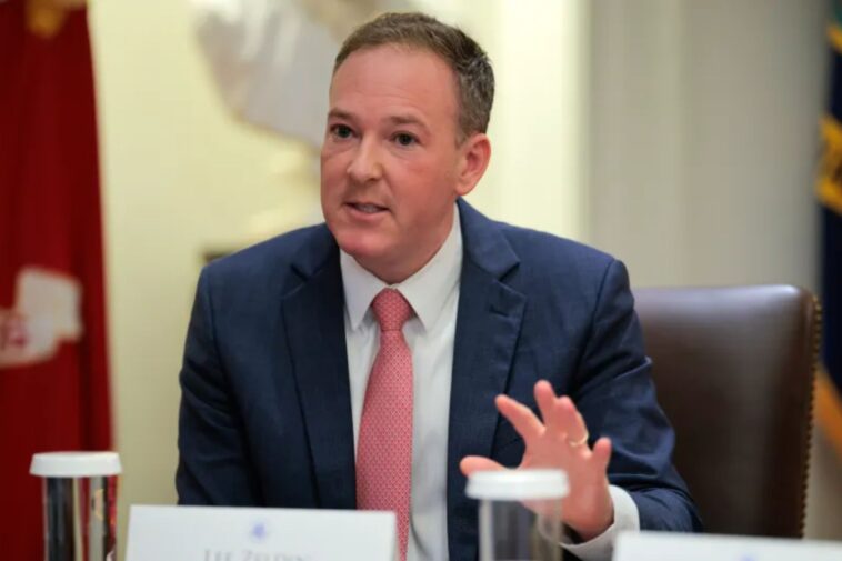 lee-zeldin-says-he’s-trying-to-end-‘obama-switch’-that-makes-cars-turn-off-at-stoplights