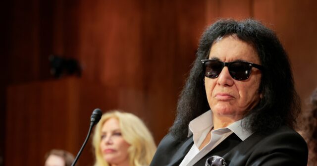gene-simmons-rips-rock-&-roll-hall-of-fame-for-inducting-rappers:-‘i-don’t-come-from-the-ghetto’