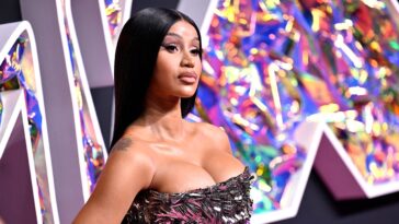 cardi-b-issues-warning-to-ice-at-california-concert-kickoff:-‘we-gon’-jump-they-a—-‘