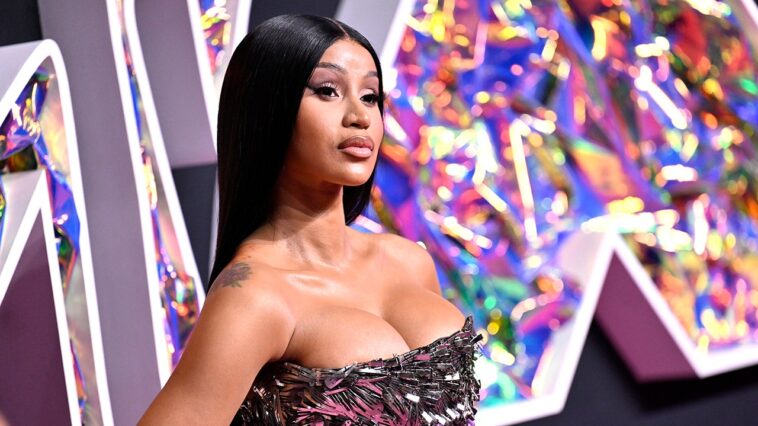 cardi-b-issues-warning-to-ice-at-california-concert-kickoff:-‘we-gon’-jump-they-a—-‘