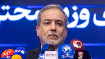 trump-warns-iran:-‘very-traumatic’-outcome-if-‘fair-deal’-not-reached-over-the-next-month